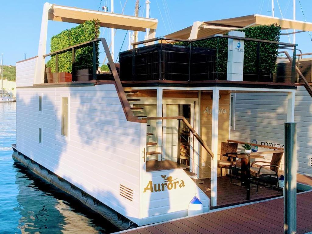 فيلا Floating Sea House Aurora بورتوروز المظهر الخارجي الصورة